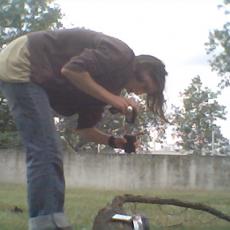 Une étudiante de l'atelier de photographie à sténopé, mini digital camera [Bluetech], juin 2008.